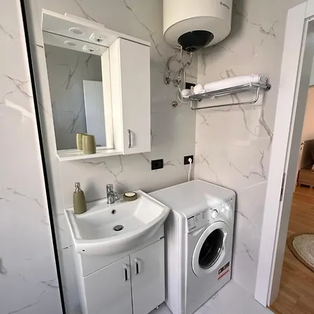 The Magenta Apartman